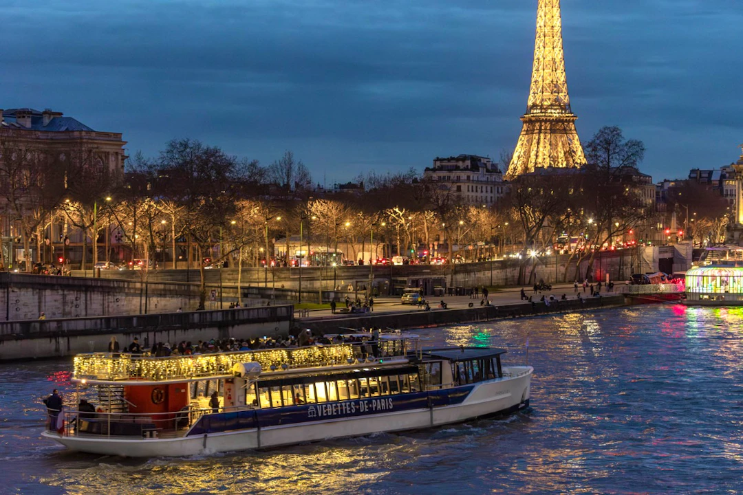Seine River Cruise by Vedettes de Paris - Musical Aperitif Discount
